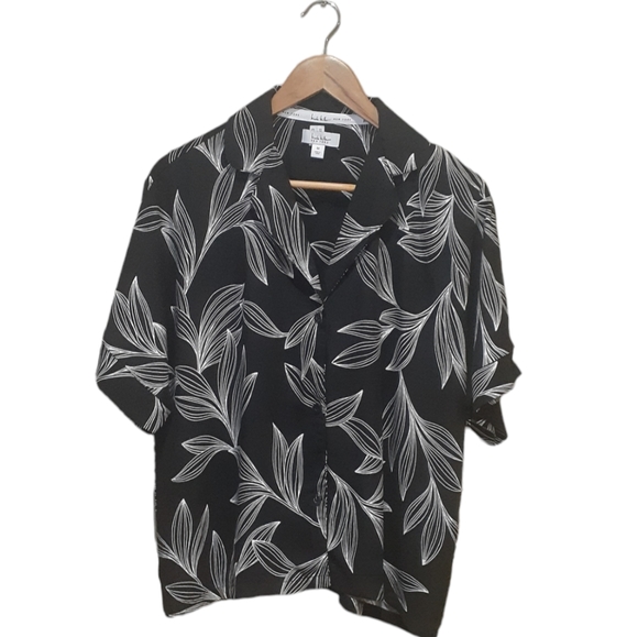 Nicole Miller NY Women's Short Sleeve Blouse Top Black Floral Print Size Medium - Picture 2 of 7